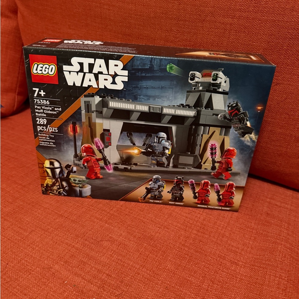 LEGO Star Wars 75386 Paz Vizsla and Moff Gideon Battle